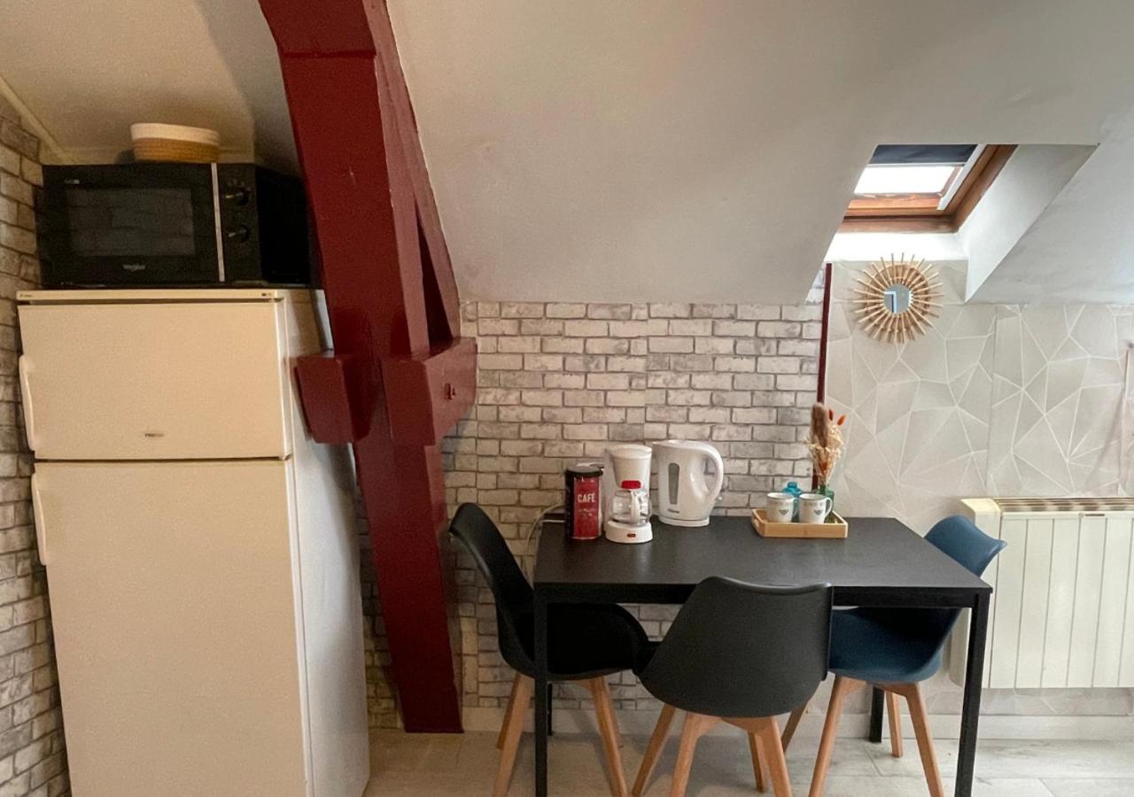 Apartment Cosy Au Pied De La Gare De *